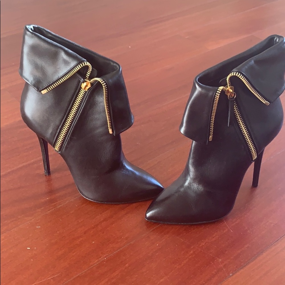 Giuseppe Zanotti black zip ankle booties